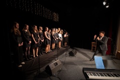 MIC_8563