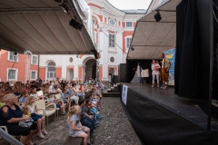 MIC_3282