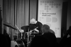 MIC_3329