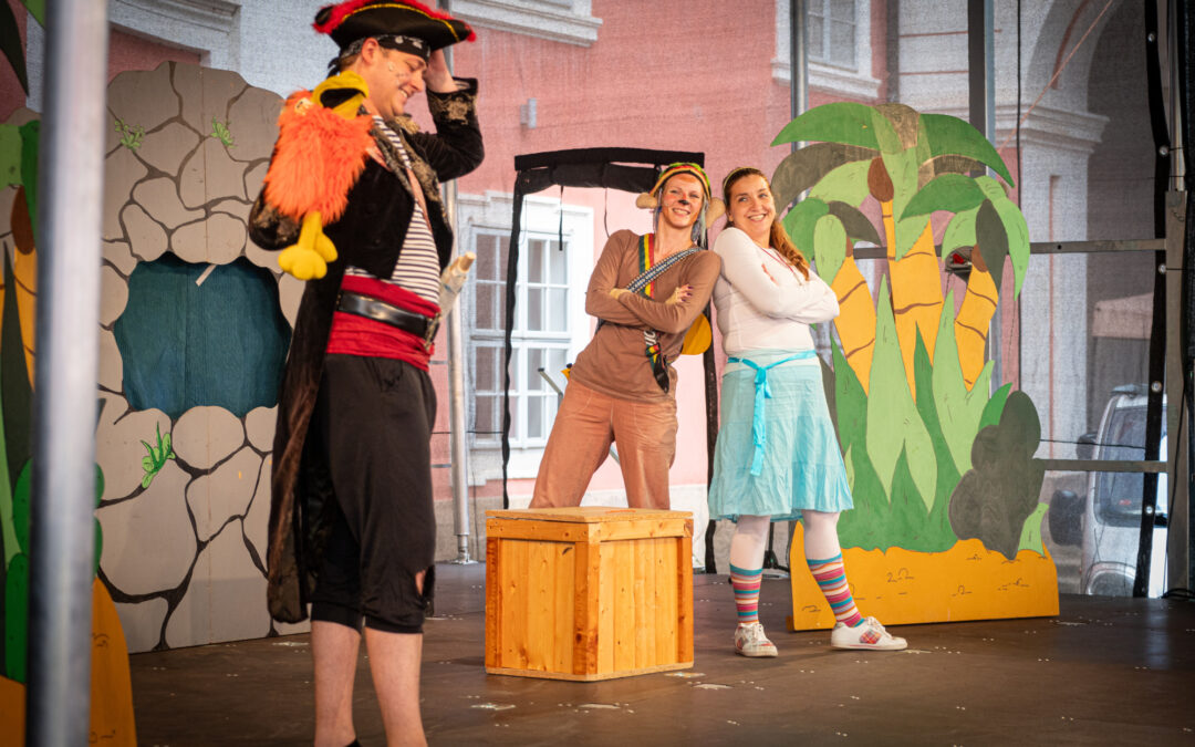 DOBRODRUŽSTVÍ NA OSTROVĚ ČIČIDŽUMA – Malé letní divadlení