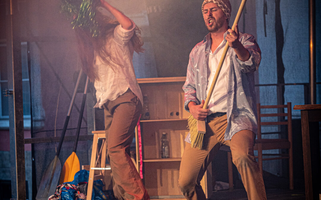 MINIKOMEDIE: KABARET SCÉNA – Malé letní divadlení