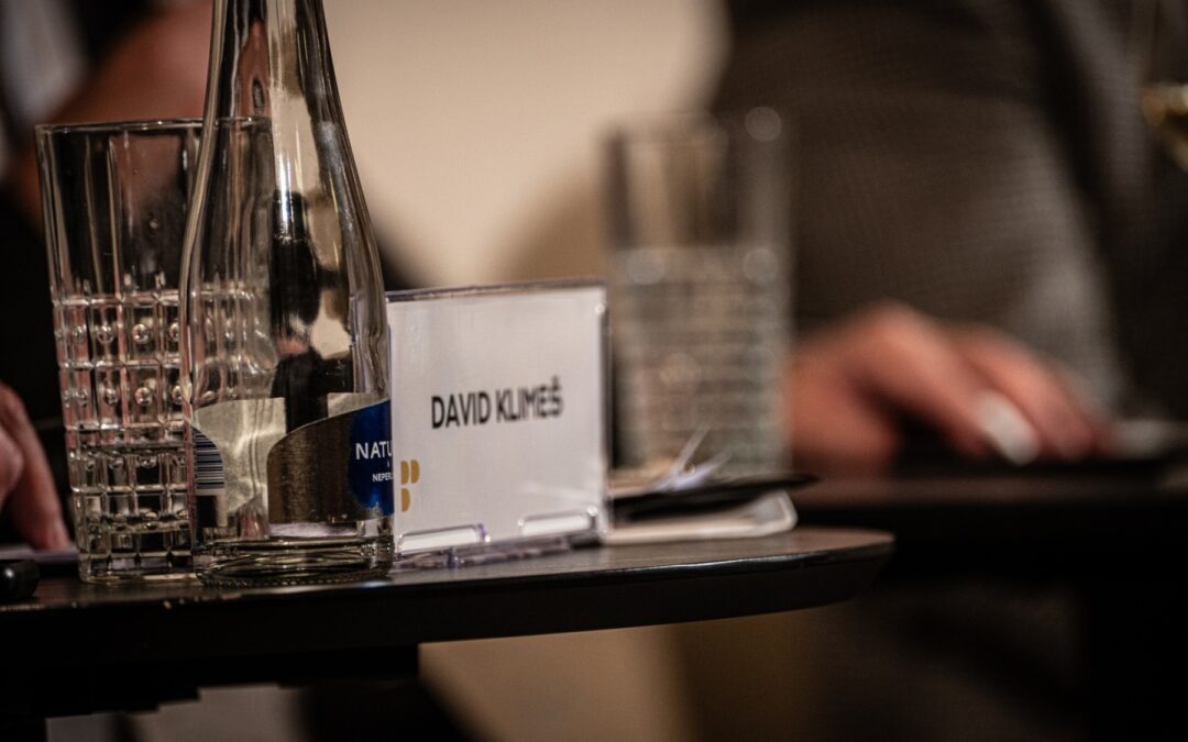 Číše vína & diskuse Role a postavení byznysu v rámci dialogu v demokratické společnosti