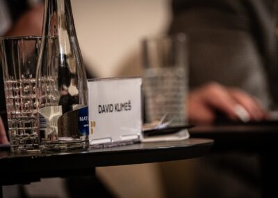 Číše vína & diskuse Role a postavení byznysu v rámci dialogu v demokratické společnosti